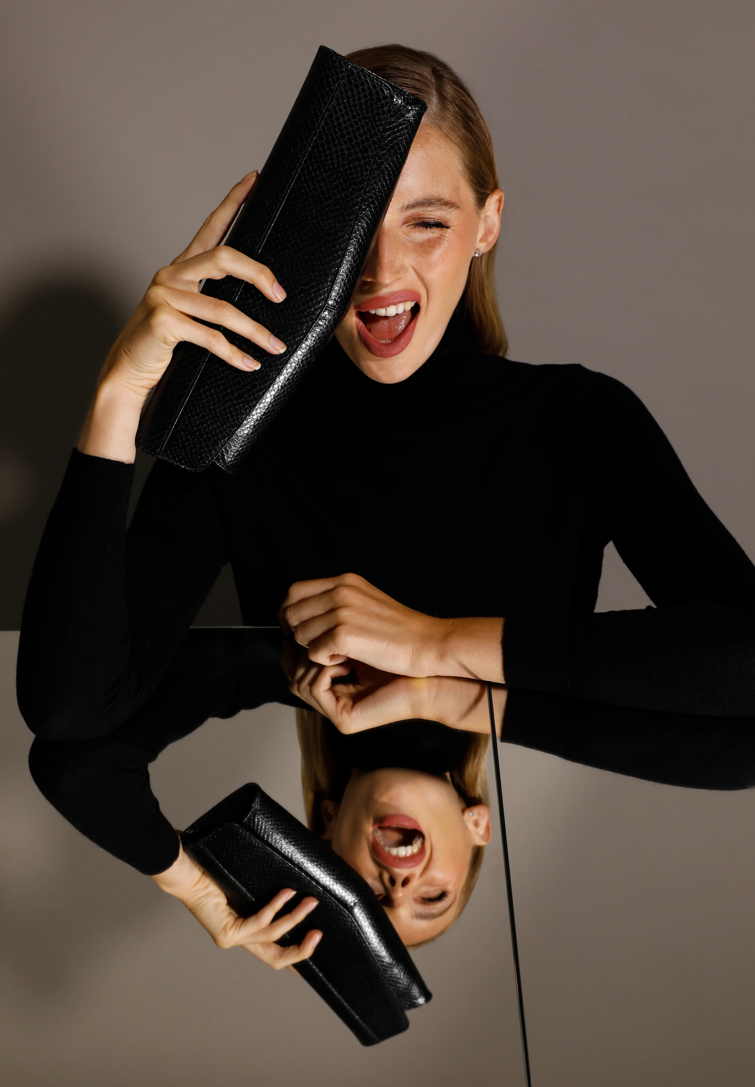 Bolso Baguette serpiente negro - Image 3