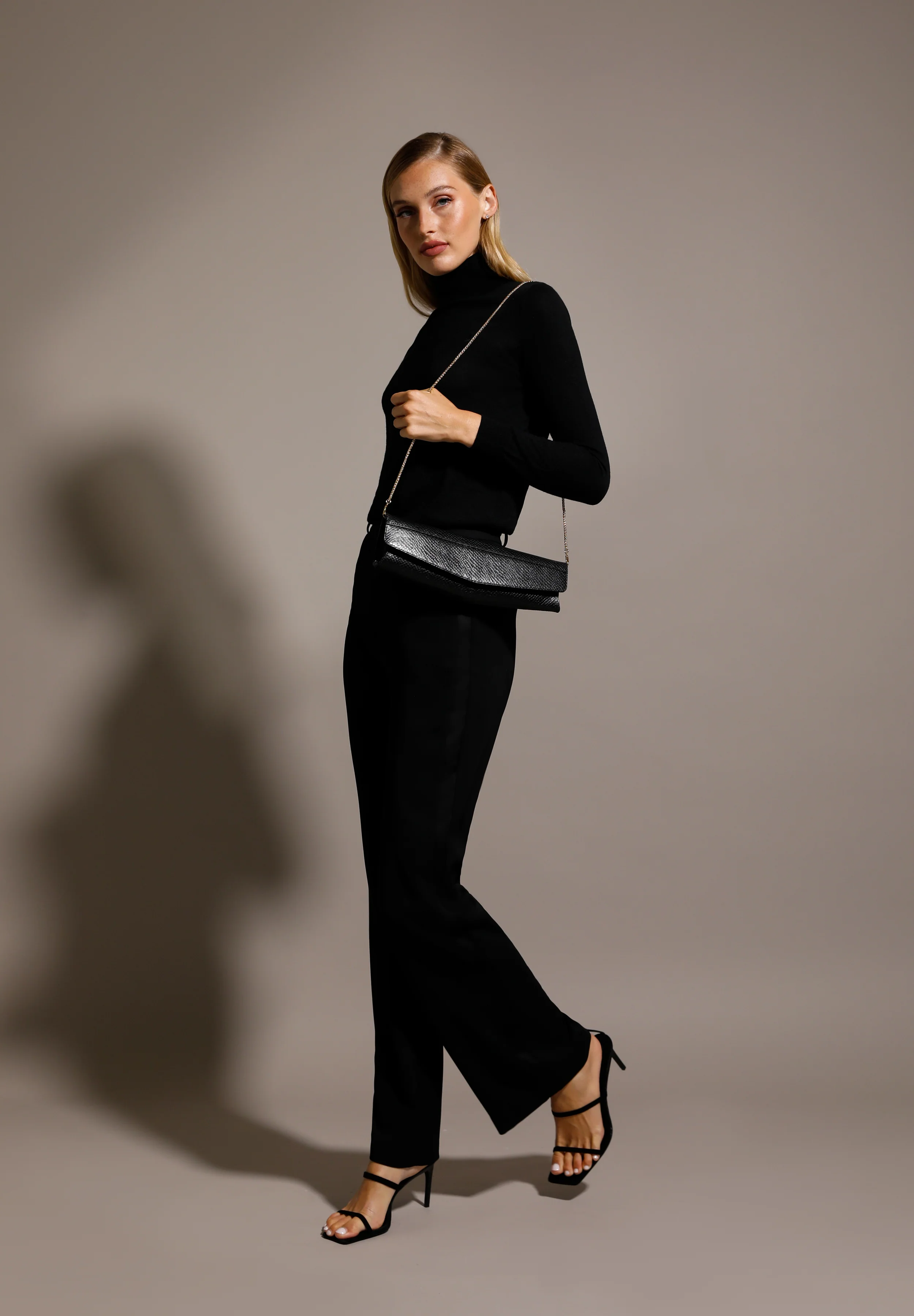Bolso Baguette serpiente negro - Image 6
