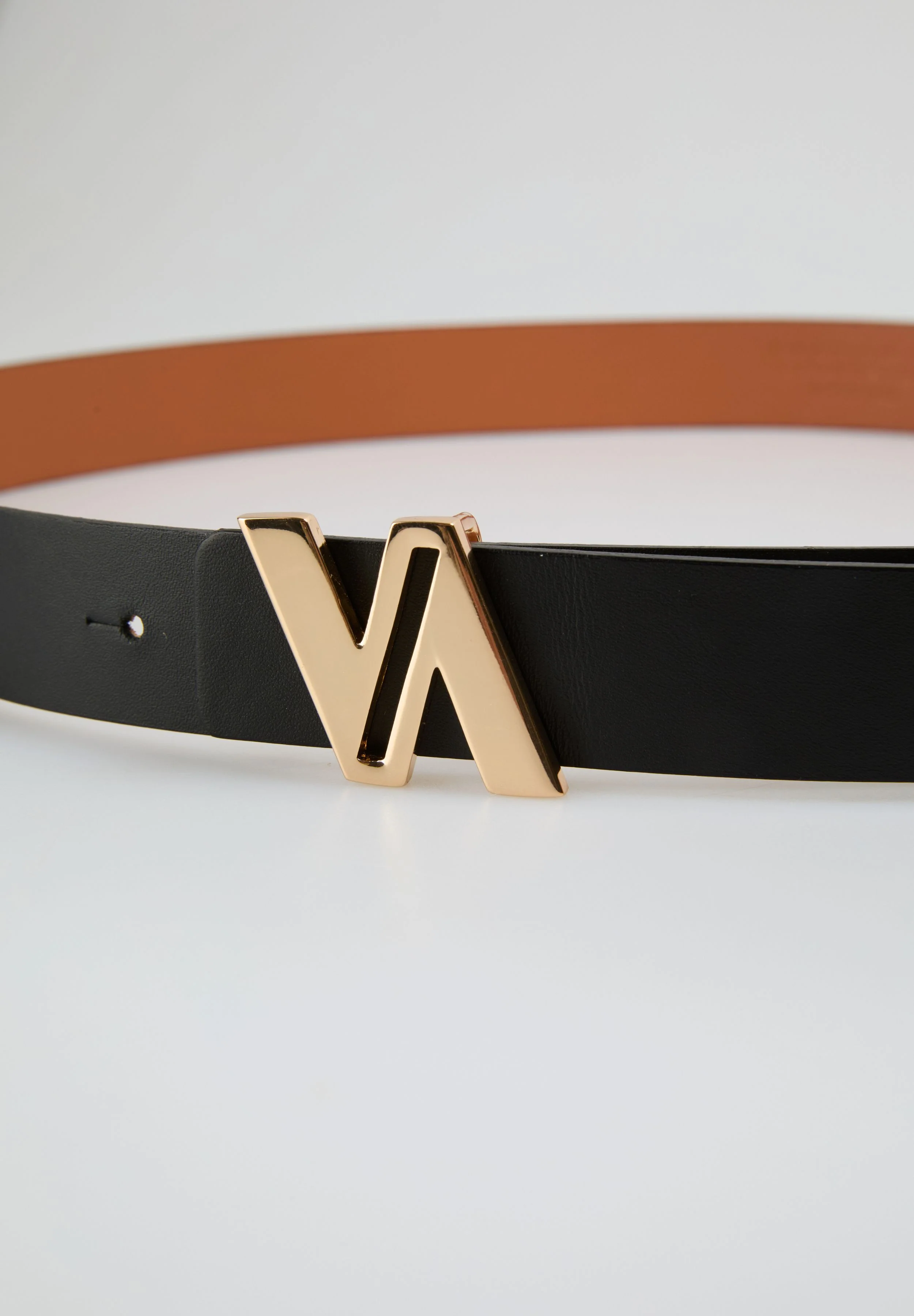 CINTURON PIEL NEGRO LOGO DORADO - Image 3