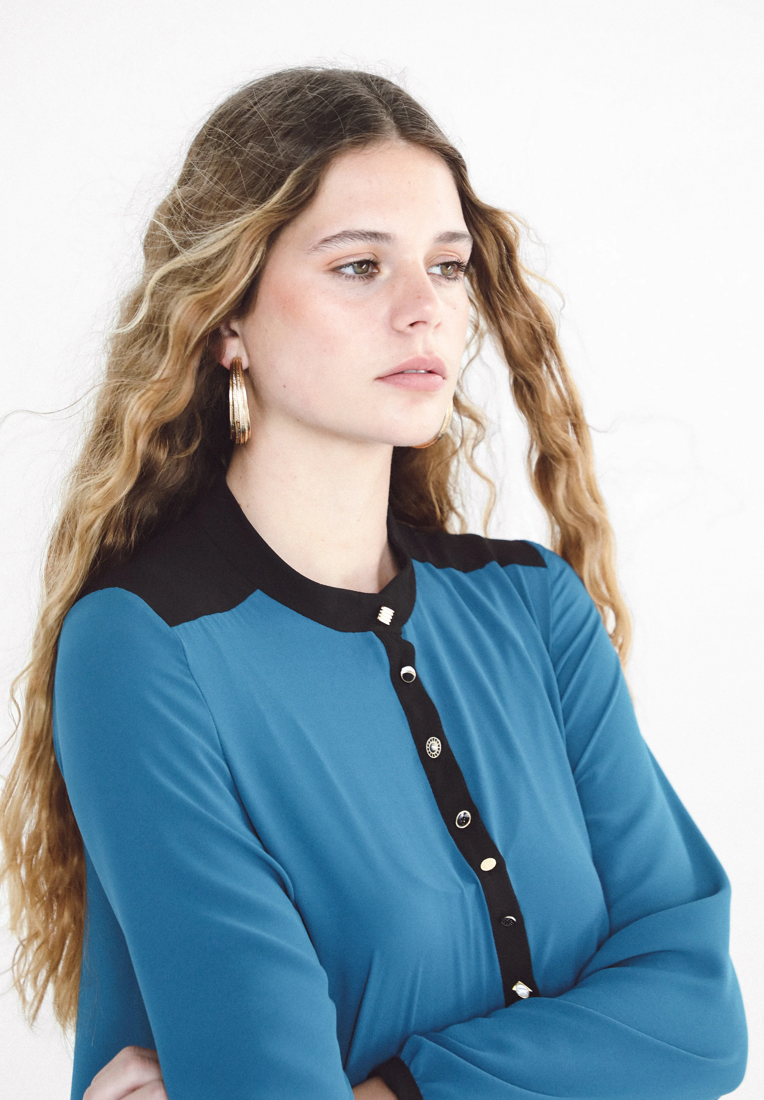 NIA KAFTAN AZUL Y NEGRO - Image 3