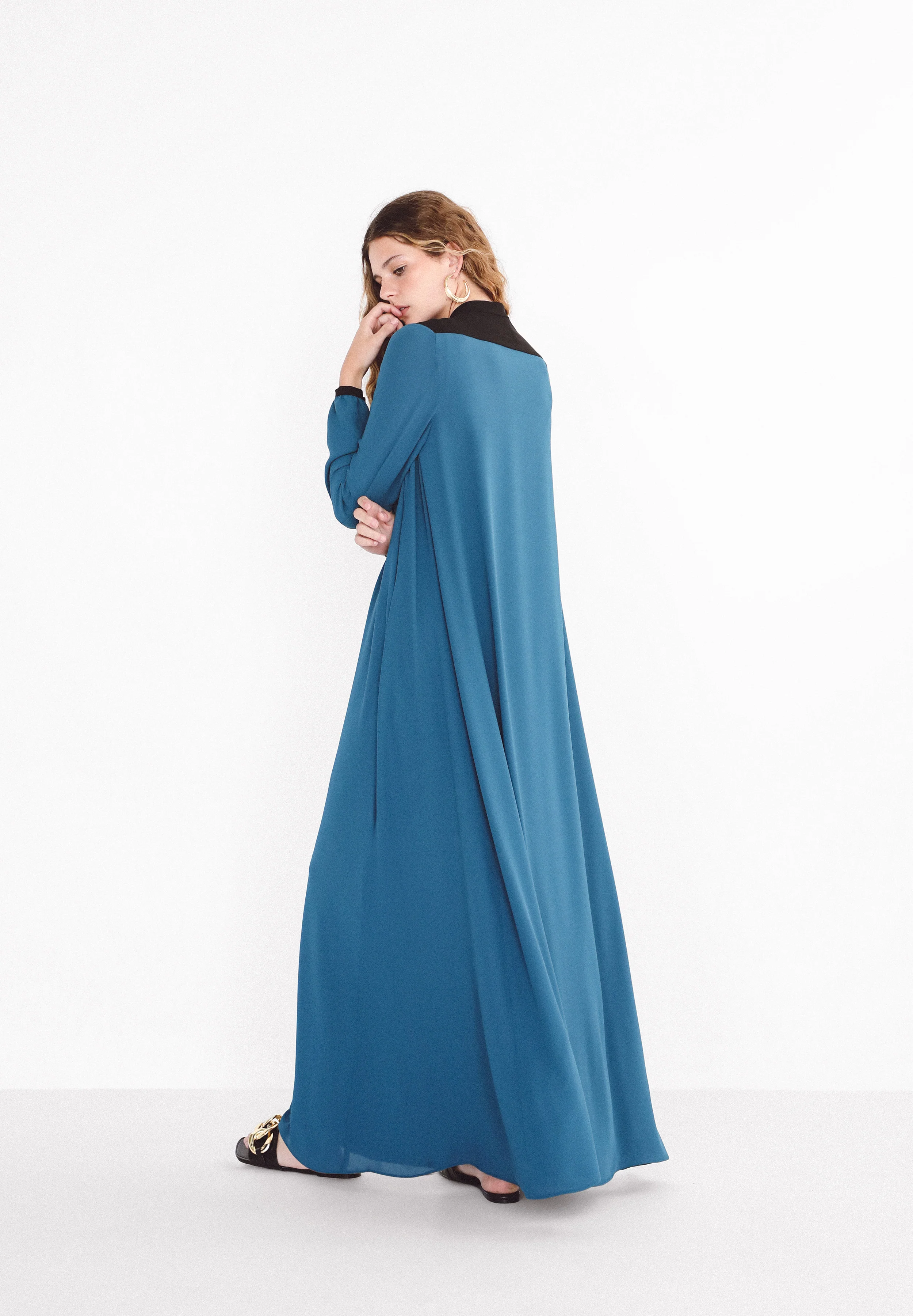NIA KAFTAN AZUL Y NEGRO - Image 4